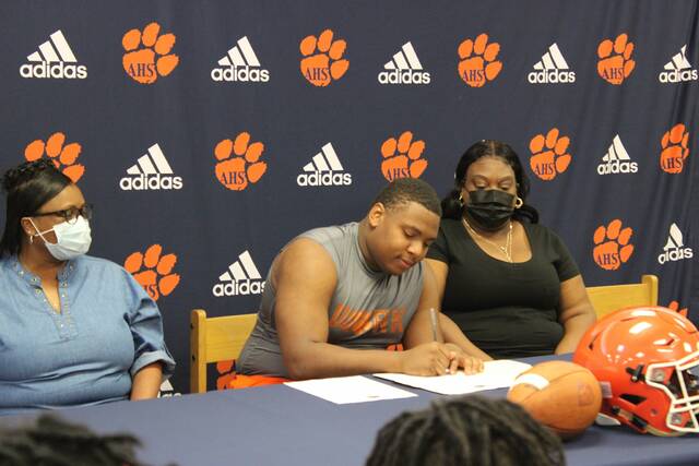 128320854_web1_276074395_503670977805916_3812280754514693721_n
AHS football player Caleb Wright signed to the University of Virginia at Lynchburg.
Contributed photo