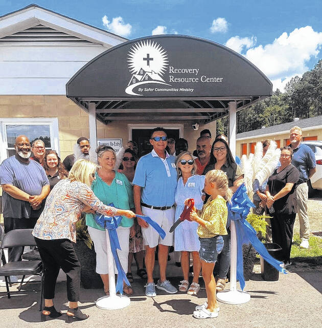 131659376_web1_SAfer_C3_cmyk
Safer Communities Ministry held a ribbon cutting for their new satellite center Wednesday; Anson Resource Reentry Family Services in Wadesboro beside Feed My Lambs on Highway 74. Darryl and Tracy Oliver watched proudly as Kara Huneycutt cut the ribbon on hope and new beginnings
Lauren Monica | Anson Record